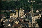 Meursault : Èglise et maison bourguignonne (toits bourgogne)