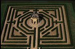 Labyrinthe dans le parc  du château de Cormatin