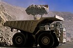 Les camions gÈants sont chargÈs en quelques minutes grâce aux Ènormes chargeurs.