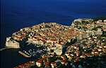 Dubrovnik, vue haute de la vieille ville et des remparts, patrimoine mondial de l'Unesco.