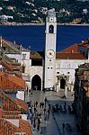 Dubrovnik, le stadrum (17Ë sielcle) et la tour de l'horloge(1444)