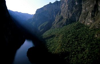 Les terres Mayas en paramoteur