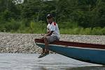 Amazonie - Napo
Jeune homme sur la pointe d'une pirogue