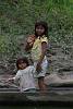 Ecuador -Napo - Amazonia
Fillettes au bord d'un affluent du rio Napo.