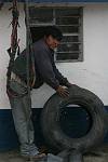 Ecuador - Cotopaxi - reparateur de pneus