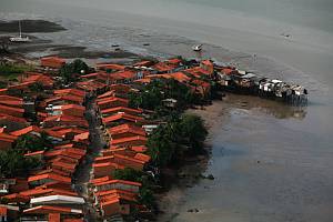 Brasil - Maranhão state - City of Sao Luis : Favella on the Mearim river *** Bresil - Maranhao - Sao Luis - Favella de la ville sur le Fleuve Rio Mearim